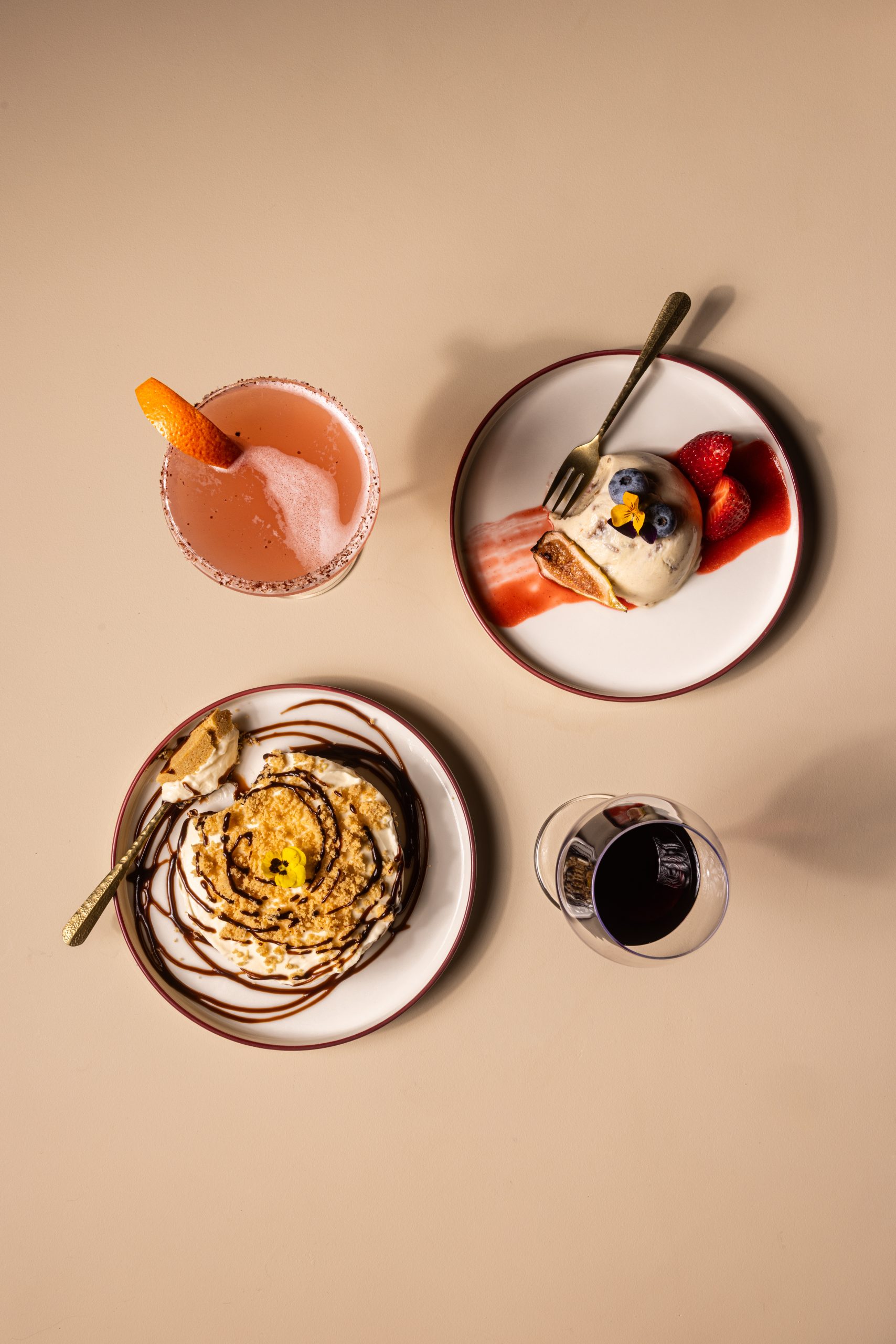 Festive KitReady to celebrate? From festive dinners to cocktail parties, Harbour Rocks Hotel has your end-of-year celebrations covered. Explore the Festive Kit below to find your menu.
